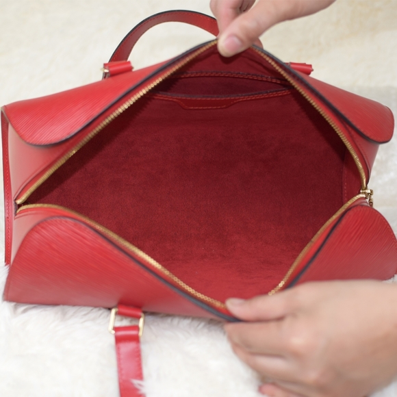 Preloved Authentic Louis Vuitton Epi Leather - Picture 5 of 6